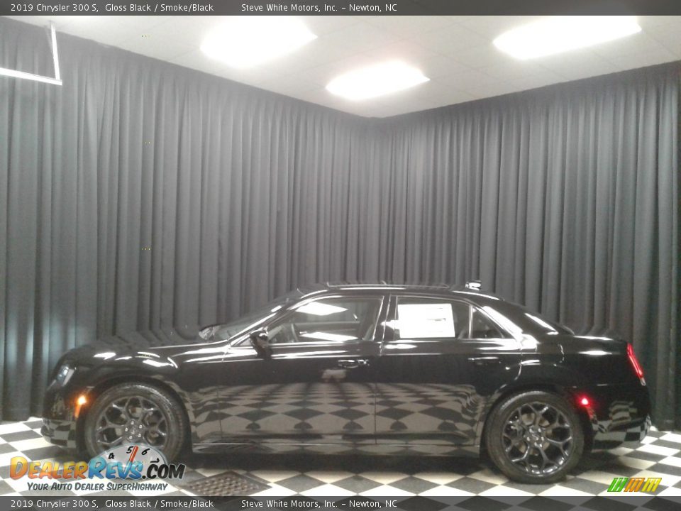 2019 Chrysler 300 S Gloss Black / Smoke/Black Photo #1