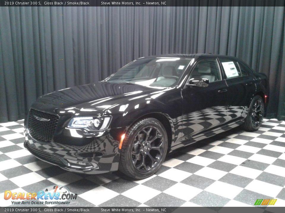 2019 Chrysler 300 S Gloss Black / Smoke/Black Photo #2