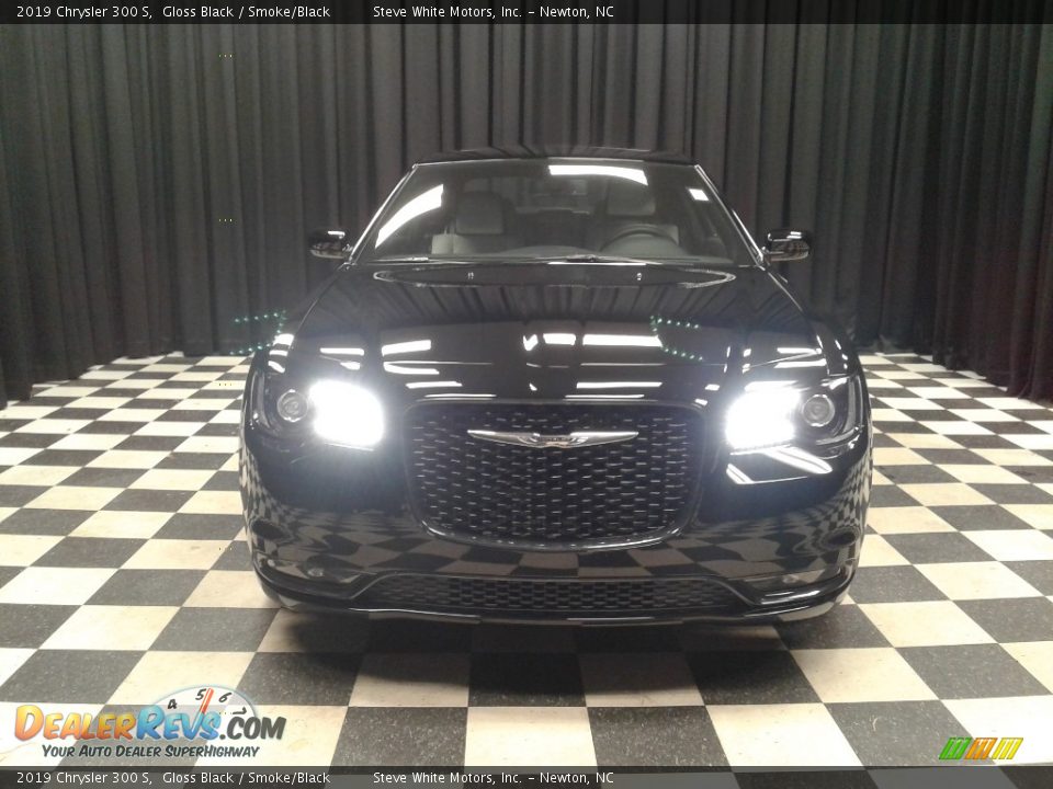 2019 Chrysler 300 S Gloss Black / Smoke/Black Photo #3