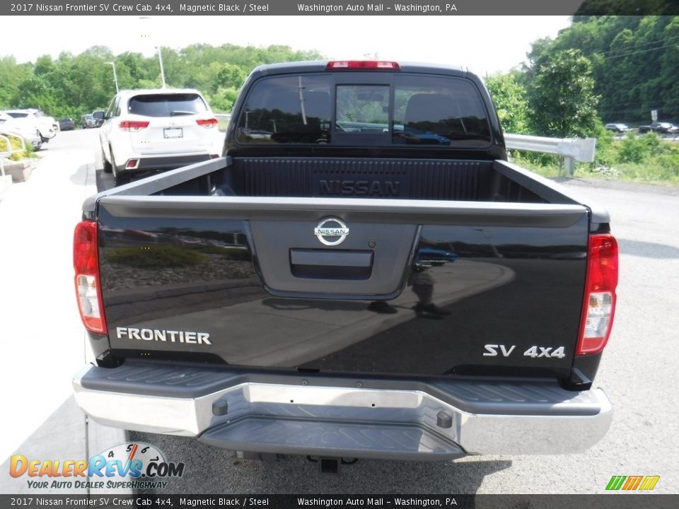 2017 Nissan Frontier SV Crew Cab 4x4 Magnetic Black / Steel Photo #8