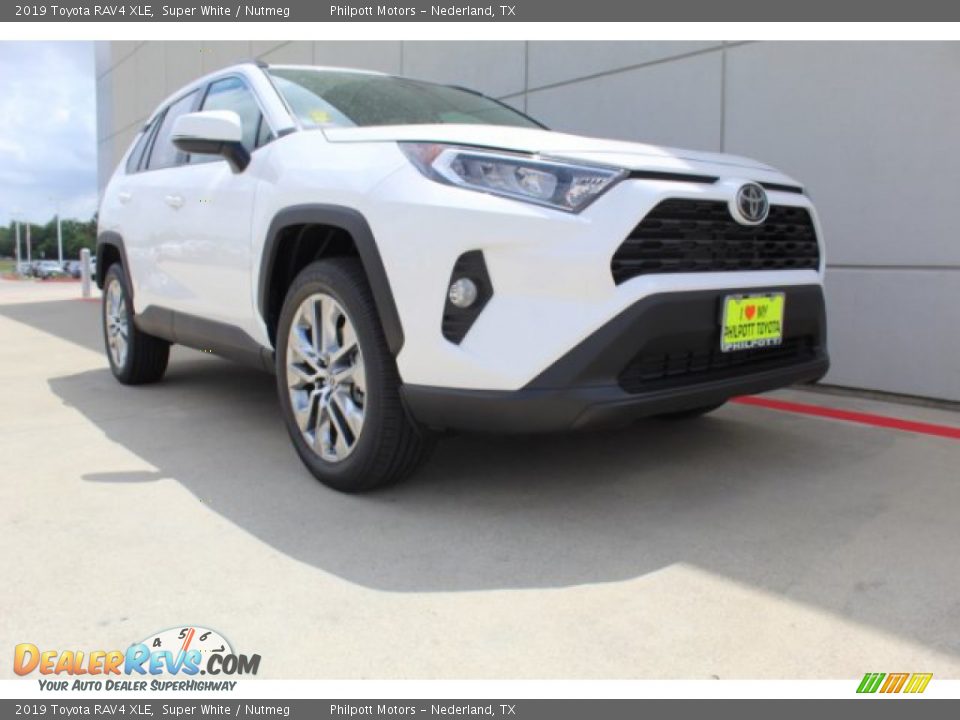 2019 Toyota RAV4 XLE Super White / Nutmeg Photo #2