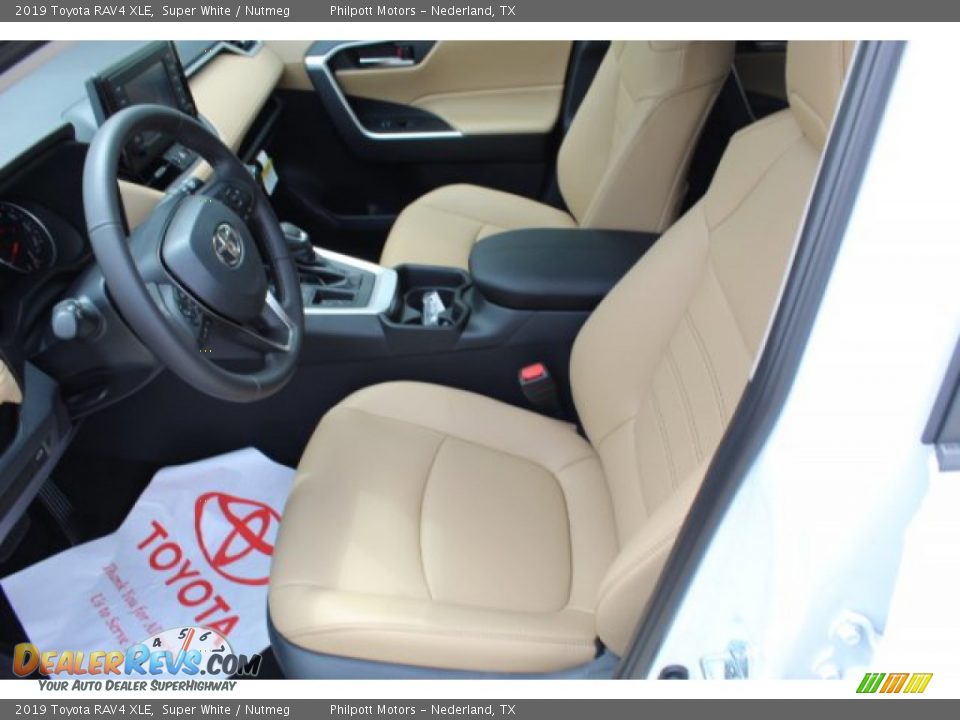 2019 Toyota RAV4 XLE Super White / Nutmeg Photo #10