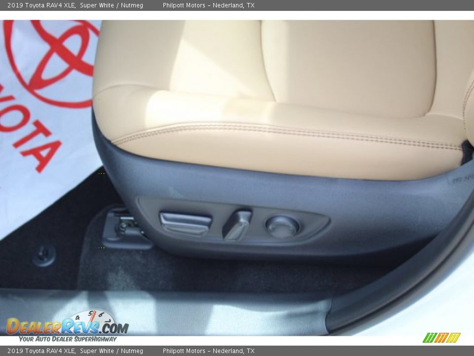 2019 Toyota RAV4 XLE Super White / Nutmeg Photo #11