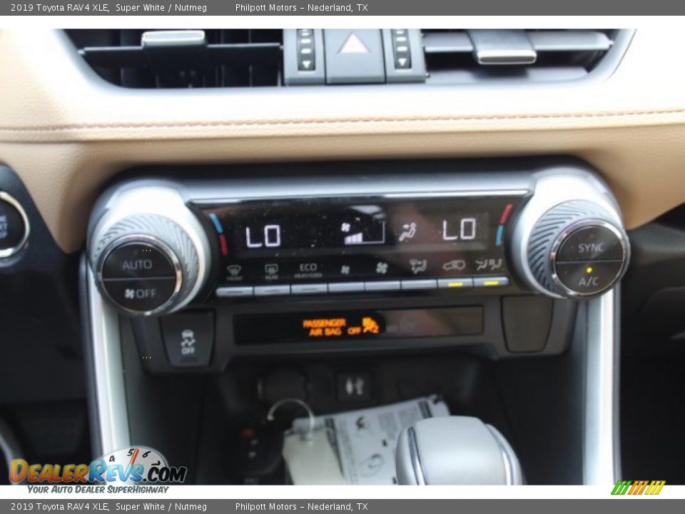 2019 Toyota RAV4 XLE Super White / Nutmeg Photo #14
