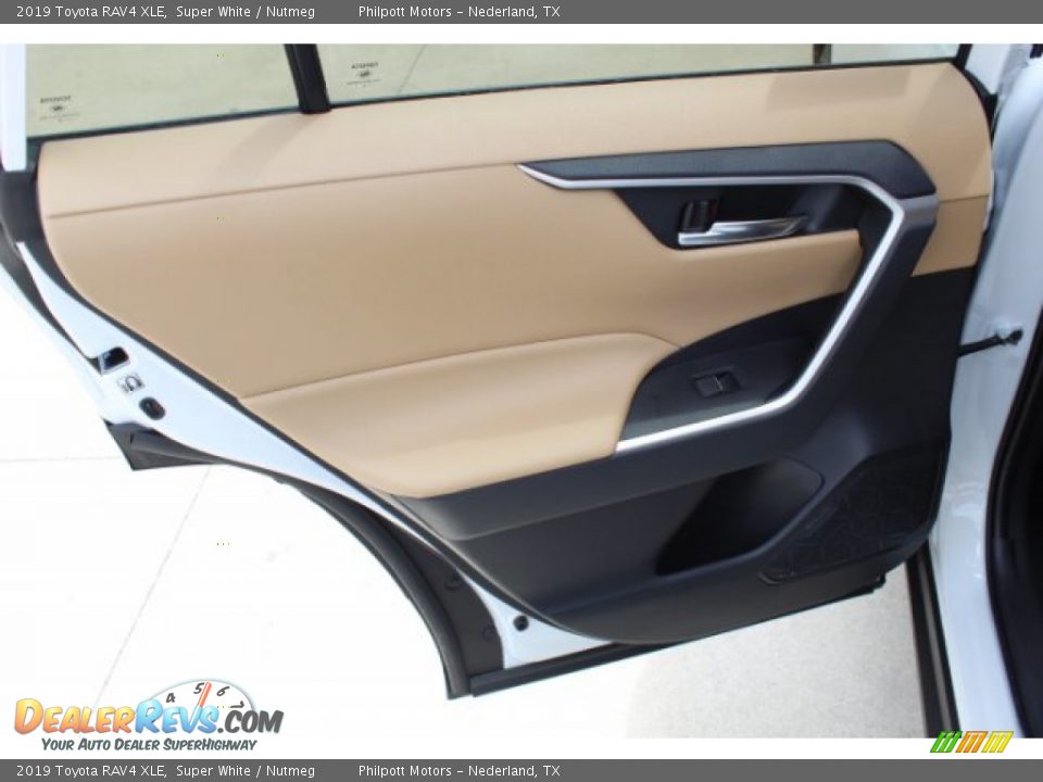 2019 Toyota RAV4 XLE Super White / Nutmeg Photo #17