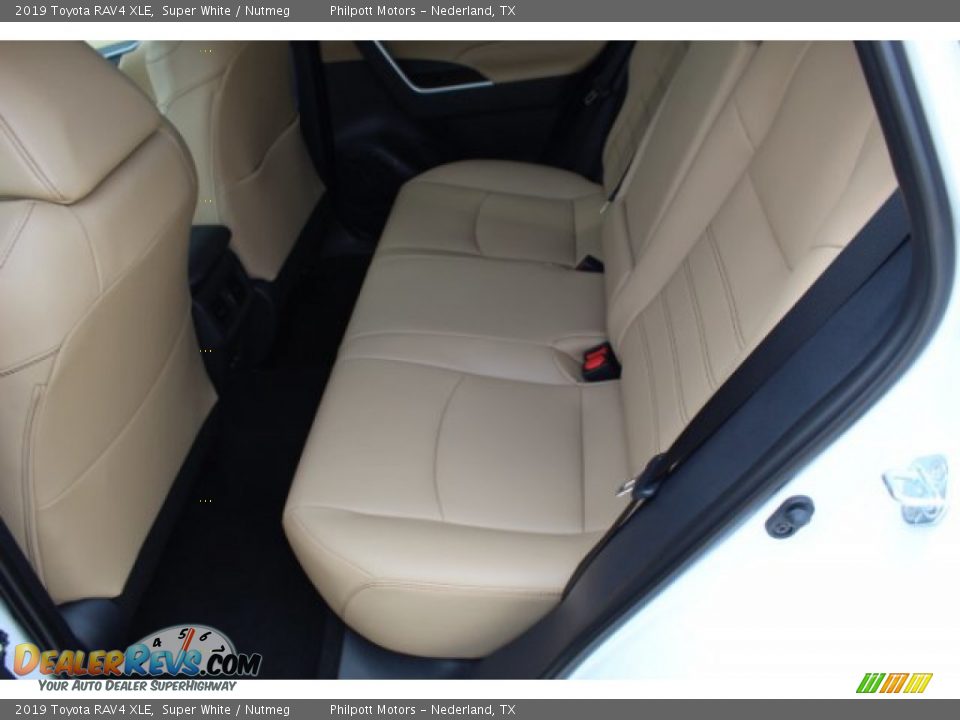 2019 Toyota RAV4 XLE Super White / Nutmeg Photo #18