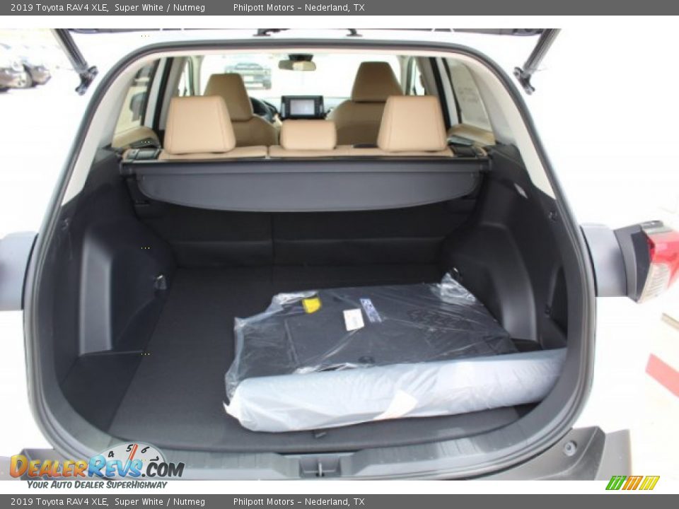 2019 Toyota RAV4 XLE Super White / Nutmeg Photo #19