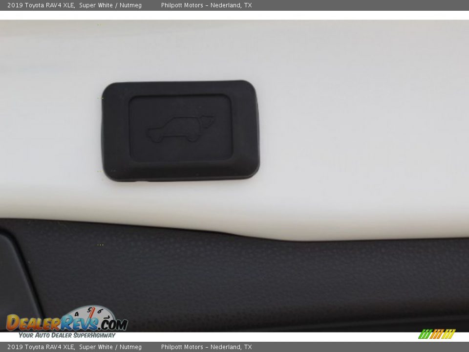 2019 Toyota RAV4 XLE Super White / Nutmeg Photo #20