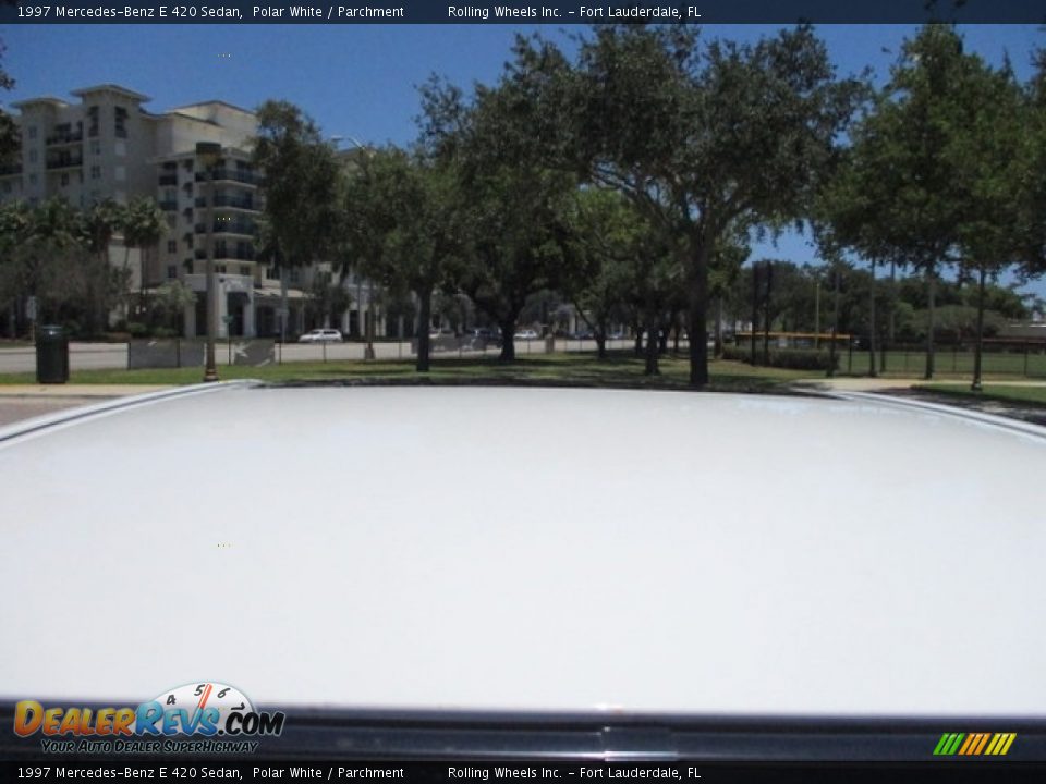 1997 Mercedes-Benz E 420 Sedan Polar White / Parchment Photo #20