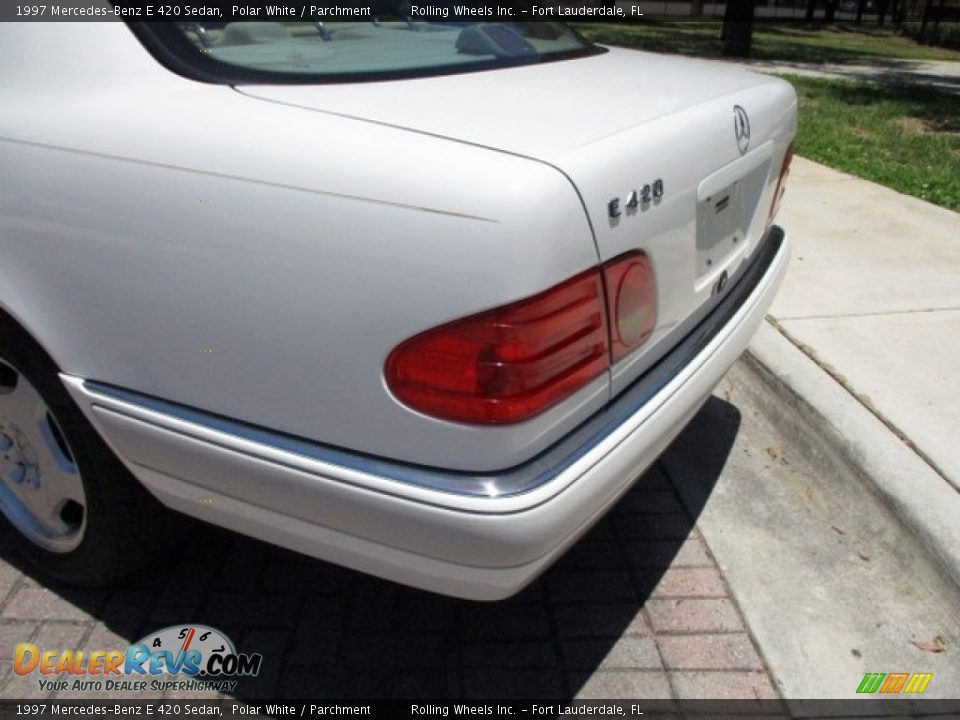 1997 Mercedes-Benz E 420 Sedan Polar White / Parchment Photo #25