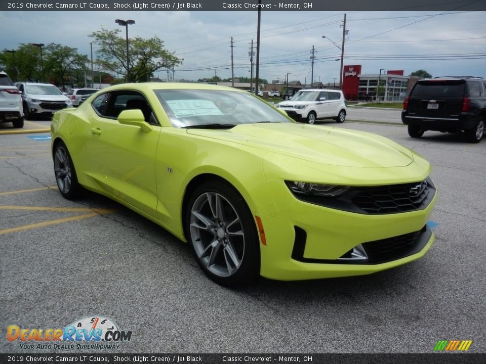 Front 3/4 View of 2019 Chevrolet Camaro LT Coupe Photo #3