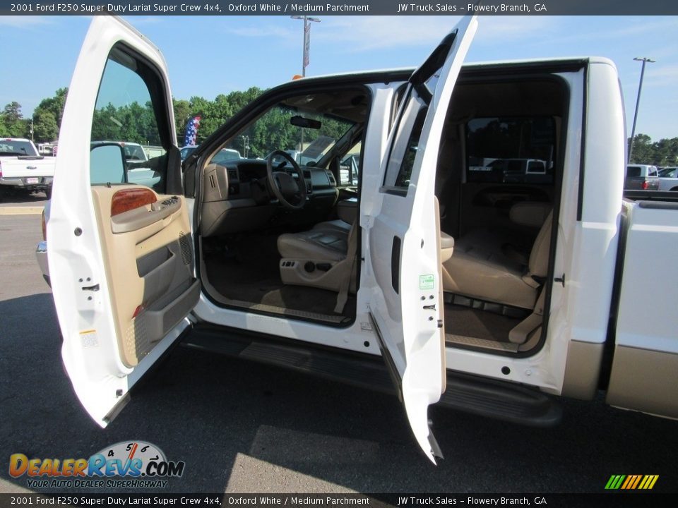 2001 Ford F250 Super Duty Lariat Super Crew 4x4 Oxford White / Medium Parchment Photo #11