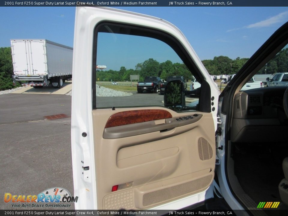 2001 Ford F250 Super Duty Lariat Super Crew 4x4 Oxford White / Medium Parchment Photo #12