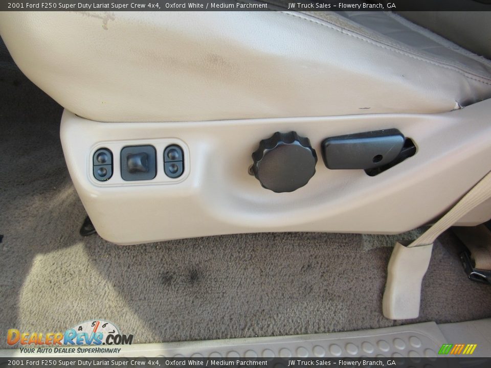 2001 Ford F250 Super Duty Lariat Super Crew 4x4 Oxford White / Medium Parchment Photo #17