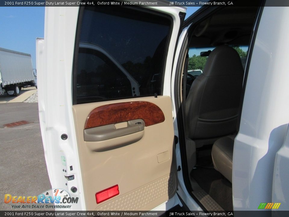 2001 Ford F250 Super Duty Lariat Super Crew 4x4 Oxford White / Medium Parchment Photo #30