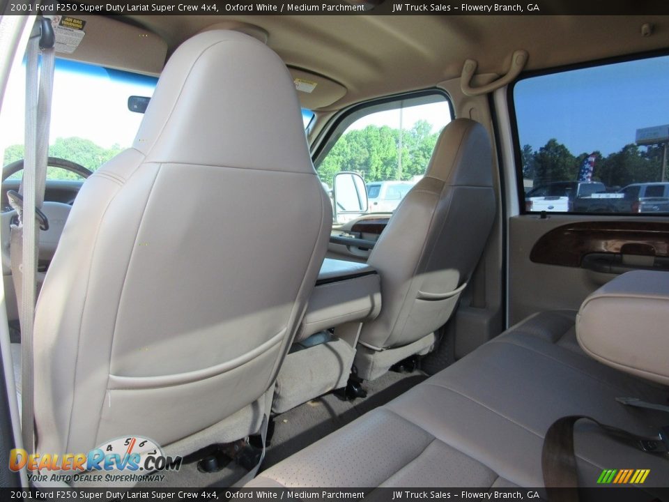 2001 Ford F250 Super Duty Lariat Super Crew 4x4 Oxford White / Medium Parchment Photo #32