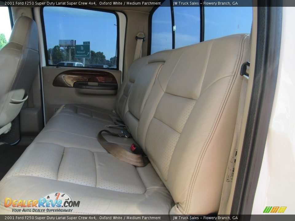 2001 Ford F250 Super Duty Lariat Super Crew 4x4 Oxford White / Medium Parchment Photo #34