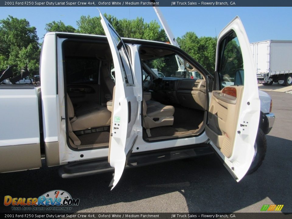 2001 Ford F250 Super Duty Lariat Super Crew 4x4 Oxford White / Medium Parchment Photo #36