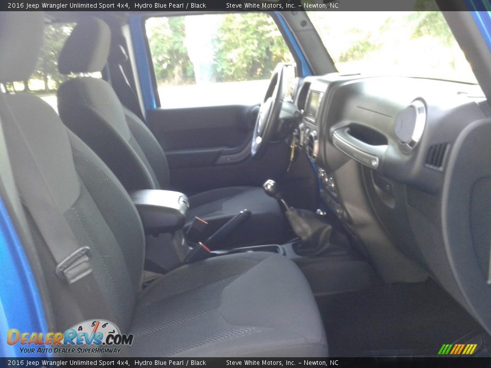 2016 Jeep Wrangler Unlimited Sport 4x4 Hydro Blue Pearl / Black Photo #15