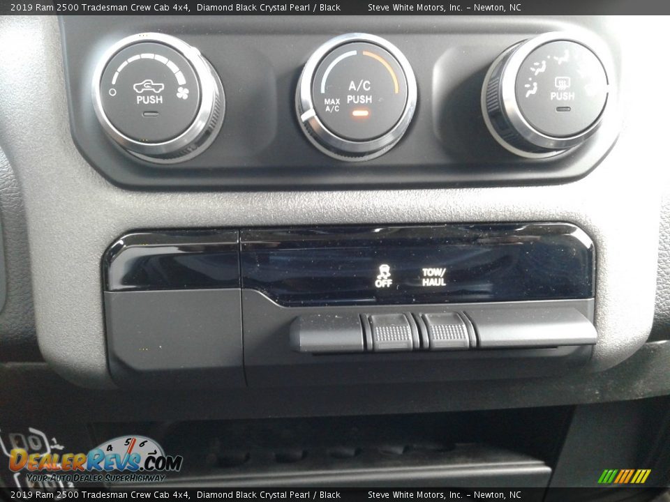 Controls of 2019 Ram 2500 Tradesman Crew Cab 4x4 Photo #22