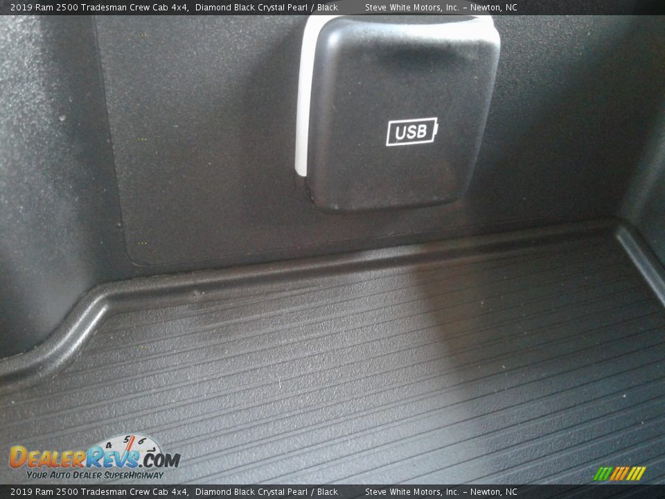 2019 Ram 2500 Tradesman Crew Cab 4x4 Diamond Black Crystal Pearl / Black Photo #24