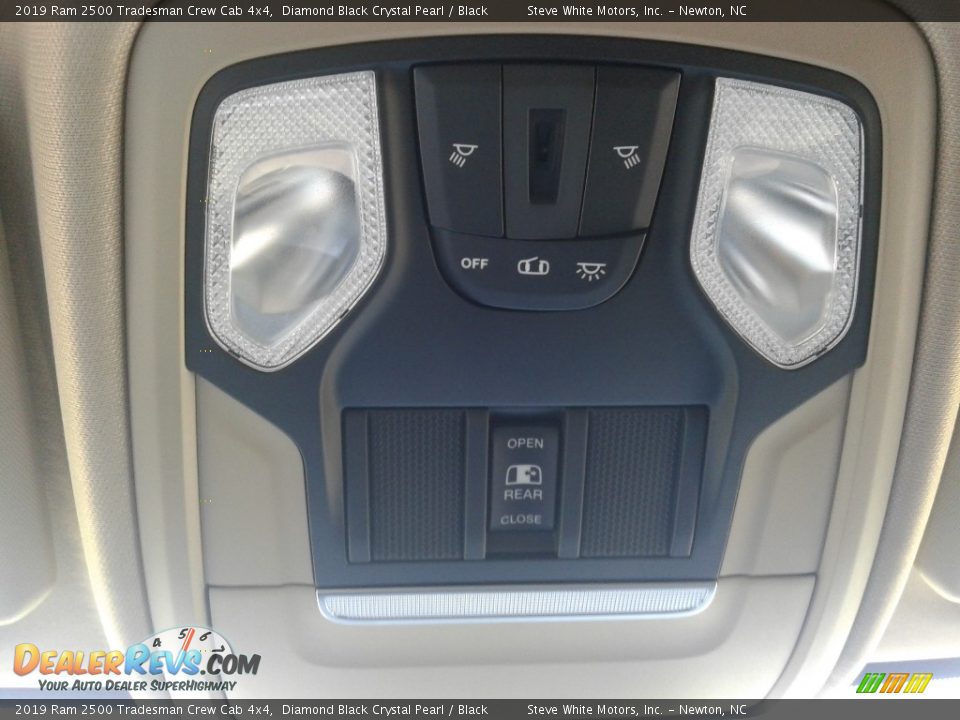 2019 Ram 2500 Tradesman Crew Cab 4x4 Diamond Black Crystal Pearl / Black Photo #25