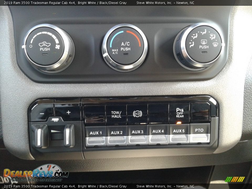 2019 Ram 3500 Tradesman Regular Cab 4x4 Bright White / Black/Diesel Gray Photo #23
