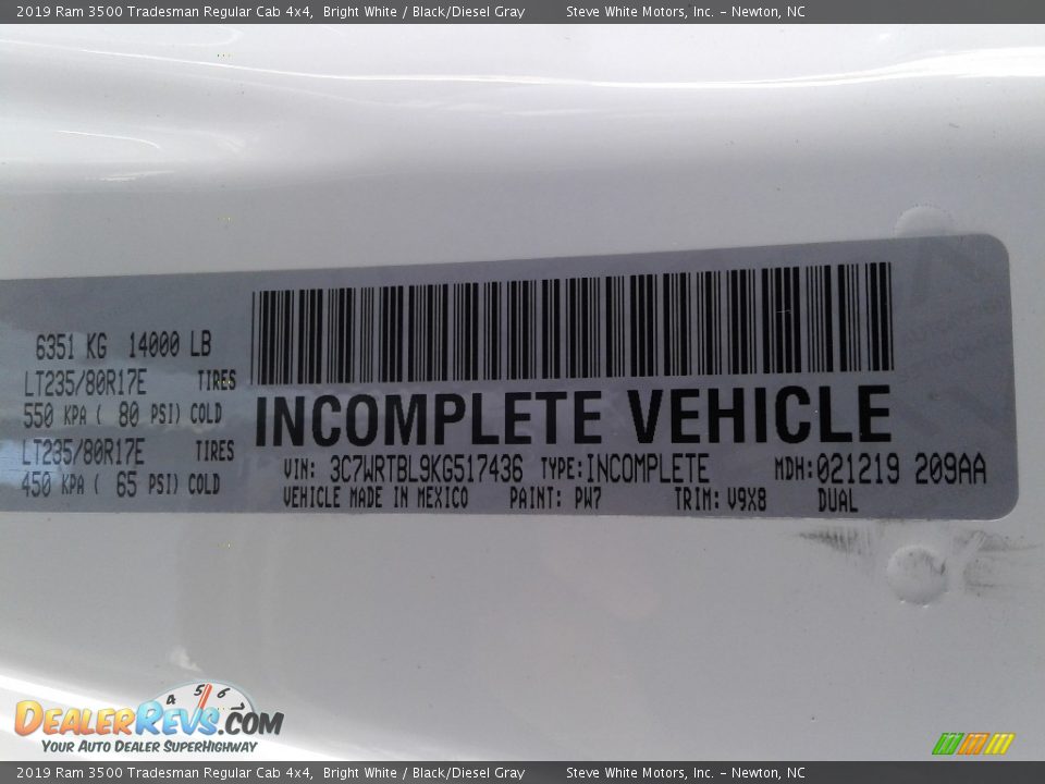 2019 Ram 3500 Tradesman Regular Cab 4x4 Bright White / Black/Diesel Gray Photo #28