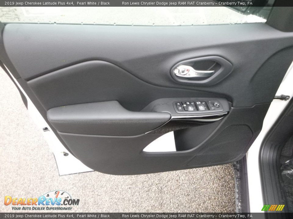 2019 Jeep Cherokee Latitude Plus 4x4 Pearl White / Black Photo #13