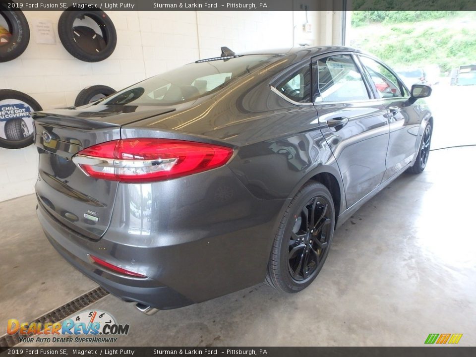 2019 Ford Fusion SE Magnetic / Light Putty Photo #2