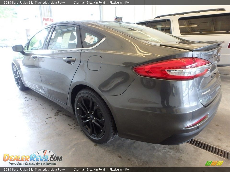 2019 Ford Fusion SE Magnetic / Light Putty Photo #4