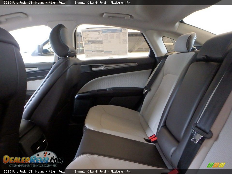 2019 Ford Fusion SE Magnetic / Light Putty Photo #8