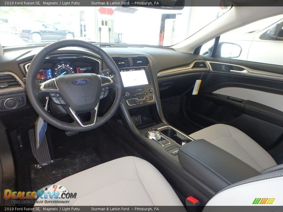 2019 Ford Fusion SE Magnetic / Light Putty Photo #9