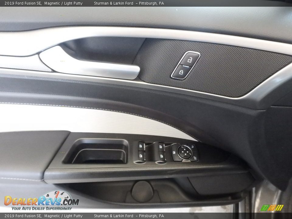 2019 Ford Fusion SE Magnetic / Light Putty Photo #10
