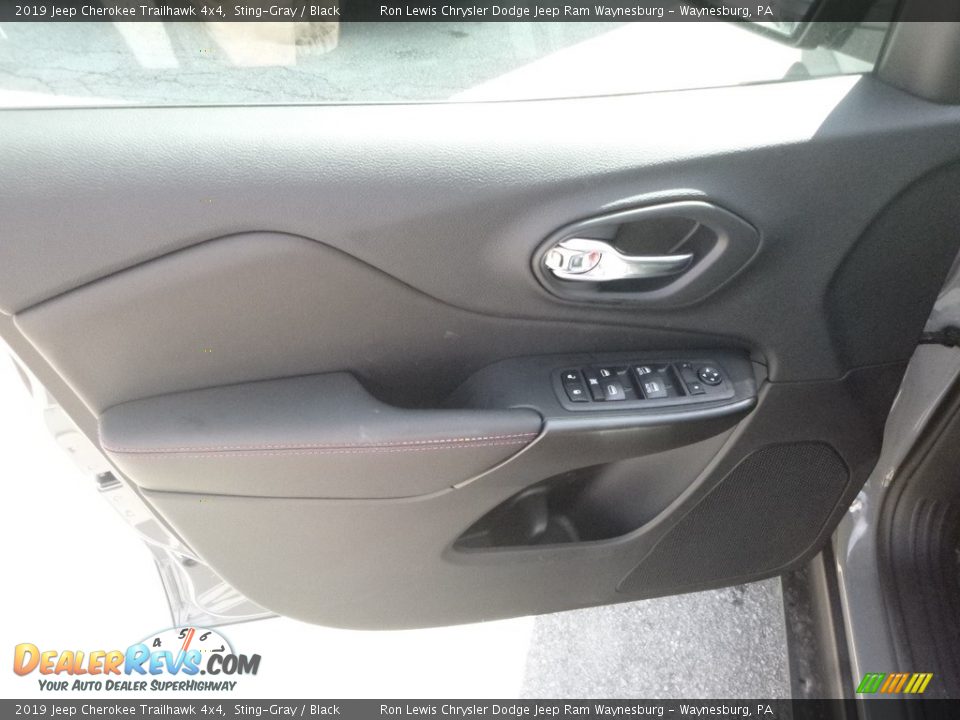 2019 Jeep Cherokee Trailhawk 4x4 Sting-Gray / Black Photo #14
