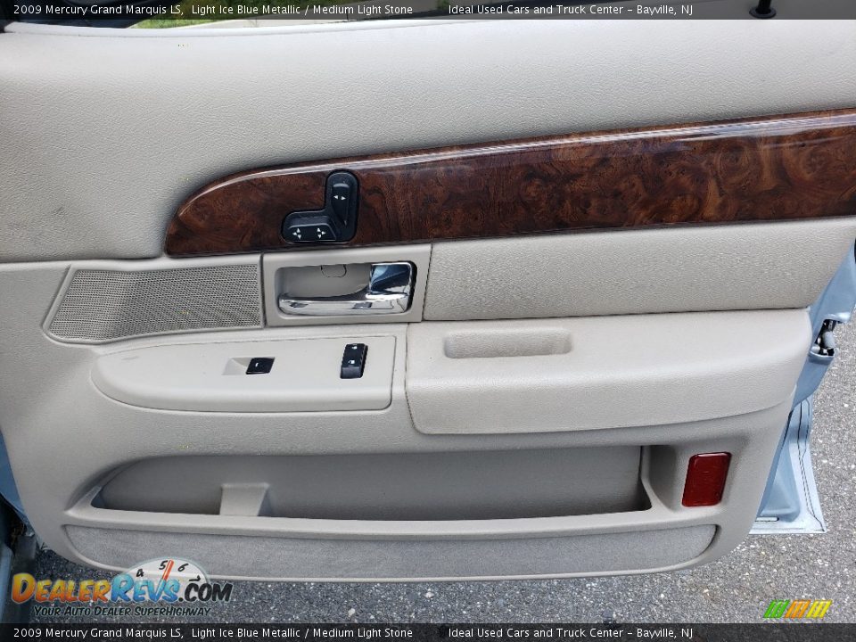 2009 Mercury Grand Marquis LS Light Ice Blue Metallic / Medium Light Stone Photo #8