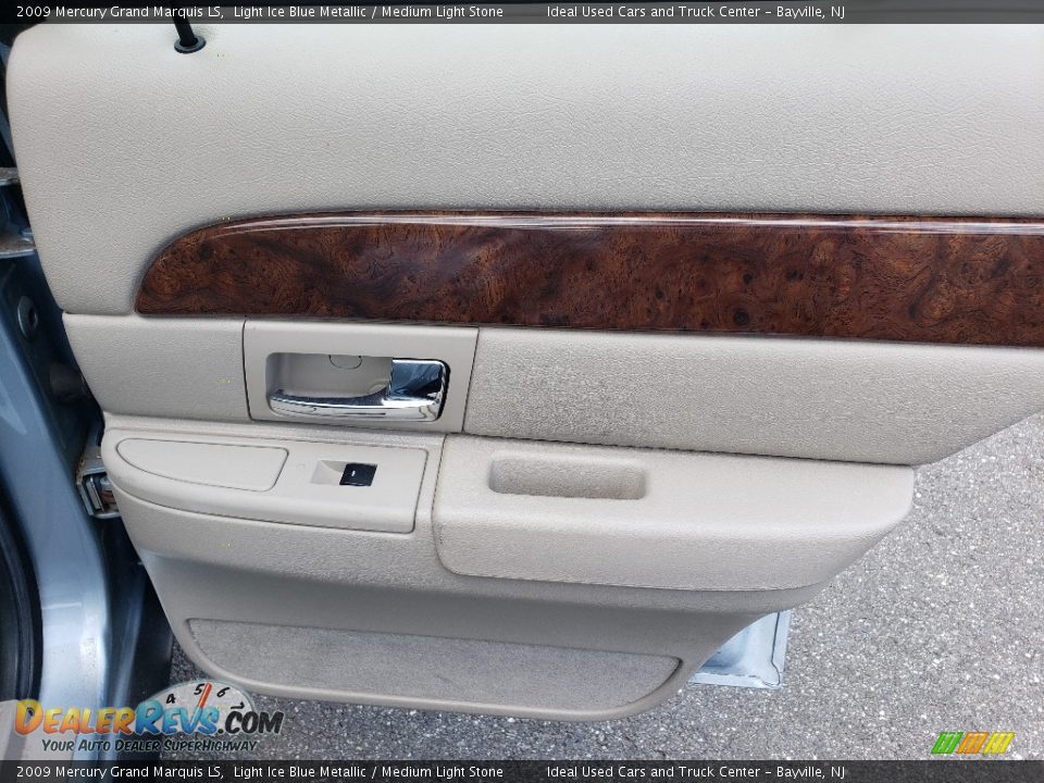 2009 Mercury Grand Marquis LS Light Ice Blue Metallic / Medium Light Stone Photo #11