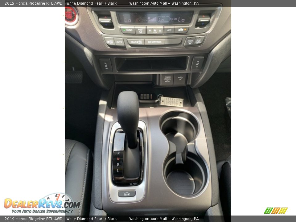 2019 Honda Ridgeline RTL AWD White Diamond Pearl / Black Photo #33