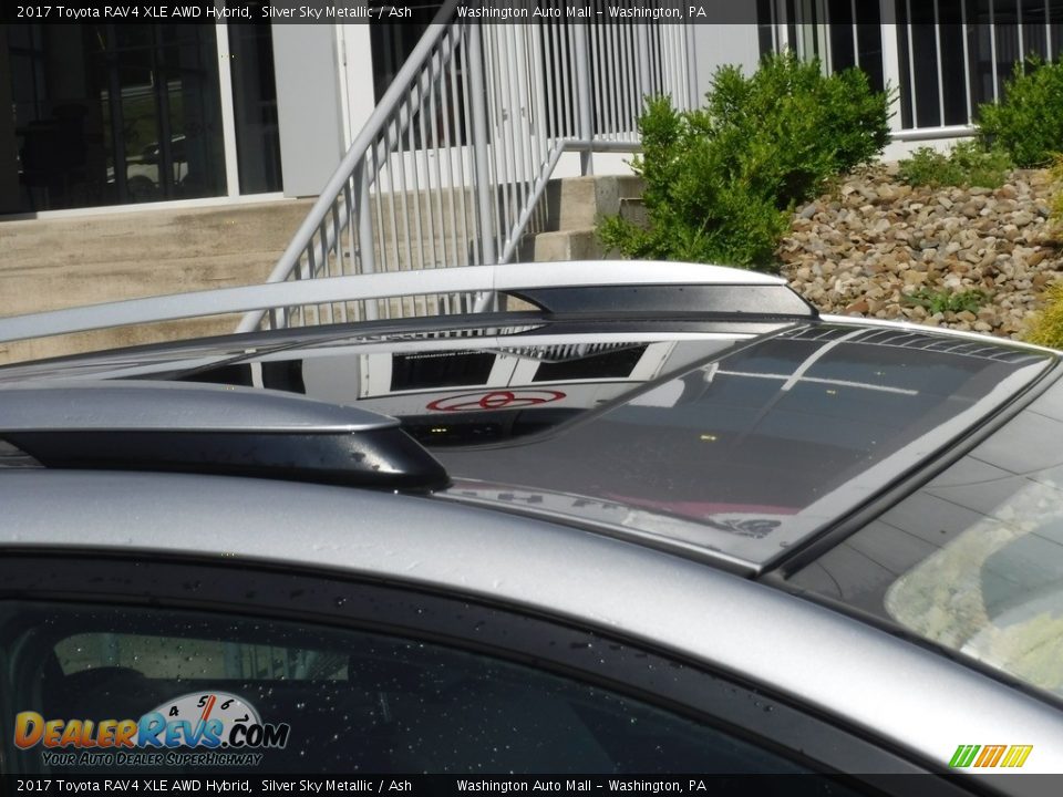 2017 Toyota RAV4 XLE AWD Hybrid Silver Sky Metallic / Ash Photo #4