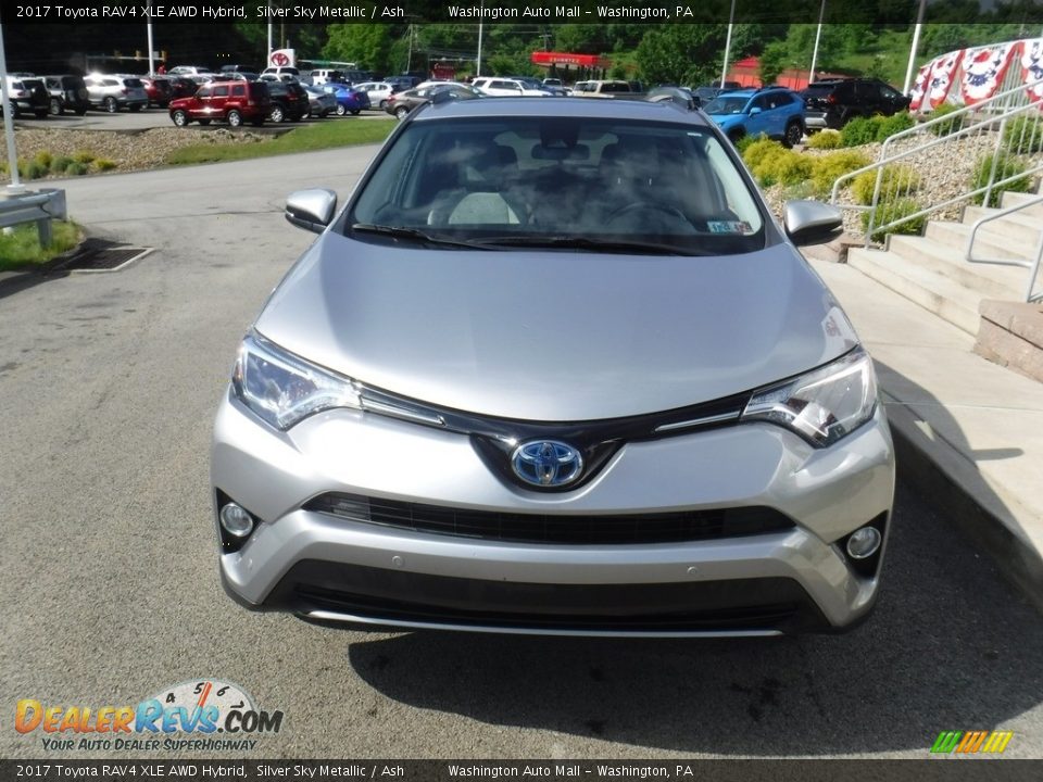2017 Toyota RAV4 XLE AWD Hybrid Silver Sky Metallic / Ash Photo #5