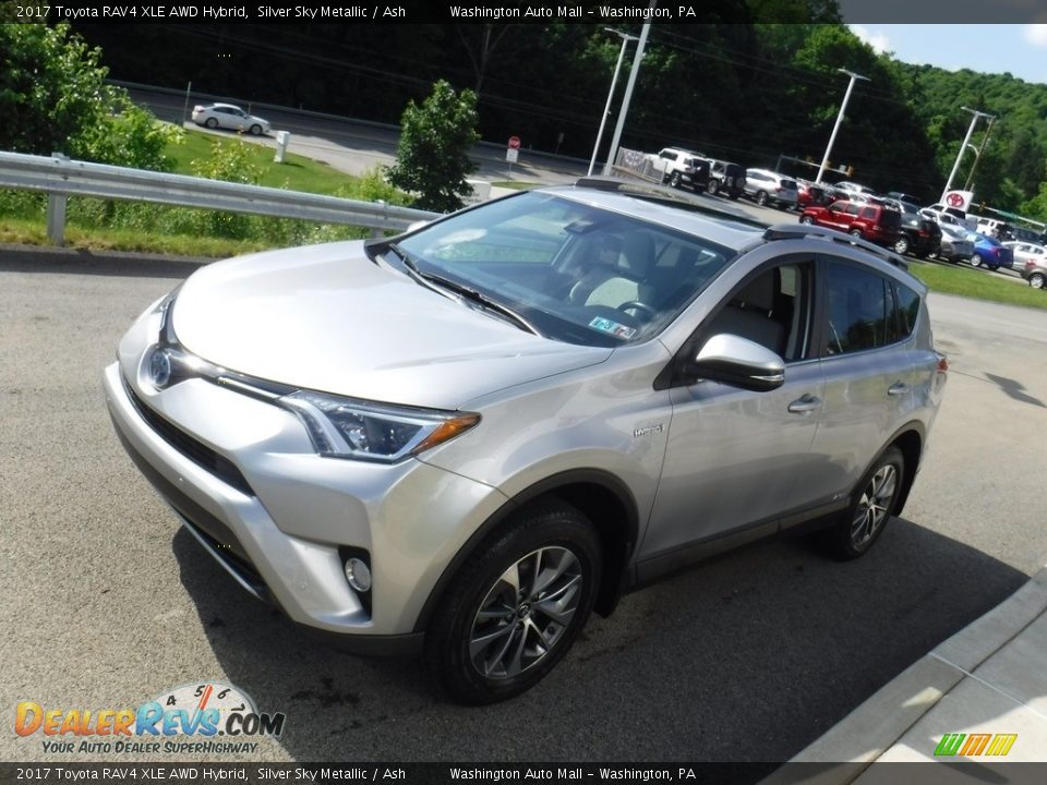 2017 Toyota RAV4 XLE AWD Hybrid Silver Sky Metallic / Ash Photo #6