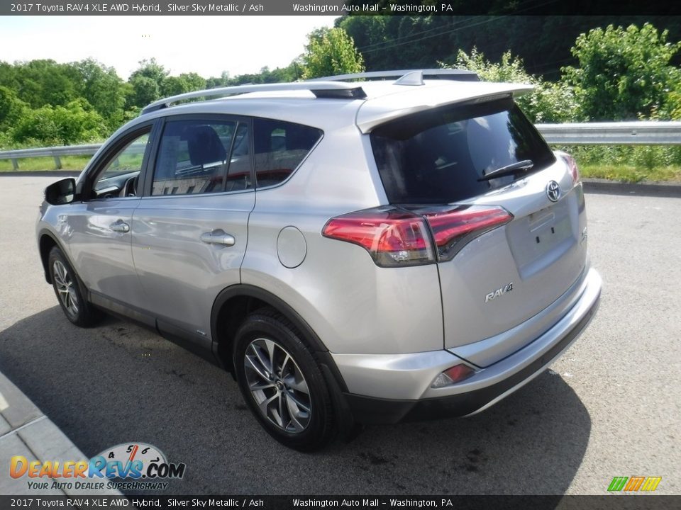 2017 Toyota RAV4 XLE AWD Hybrid Silver Sky Metallic / Ash Photo #8