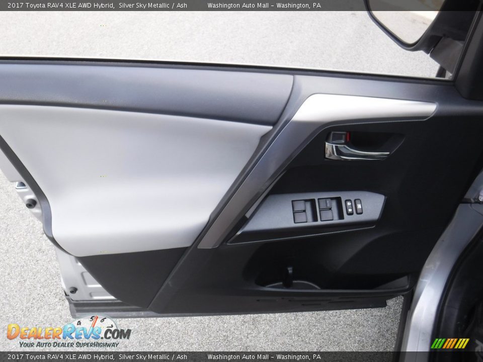 2017 Toyota RAV4 XLE AWD Hybrid Silver Sky Metallic / Ash Photo #13