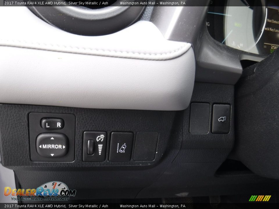 2017 Toyota RAV4 XLE AWD Hybrid Silver Sky Metallic / Ash Photo #15