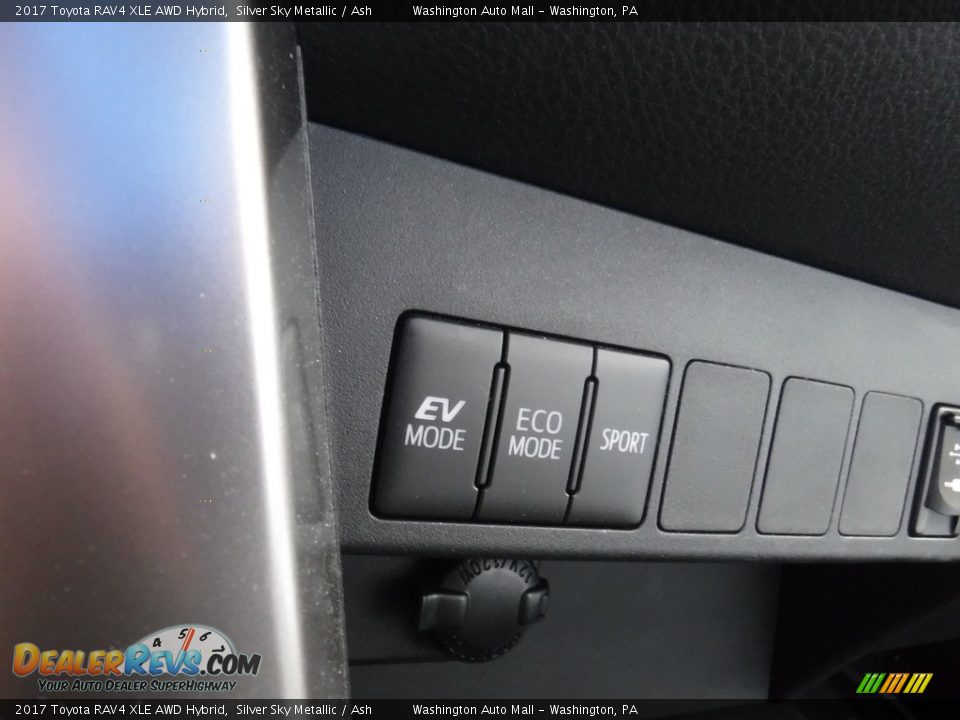 2017 Toyota RAV4 XLE AWD Hybrid Silver Sky Metallic / Ash Photo #19