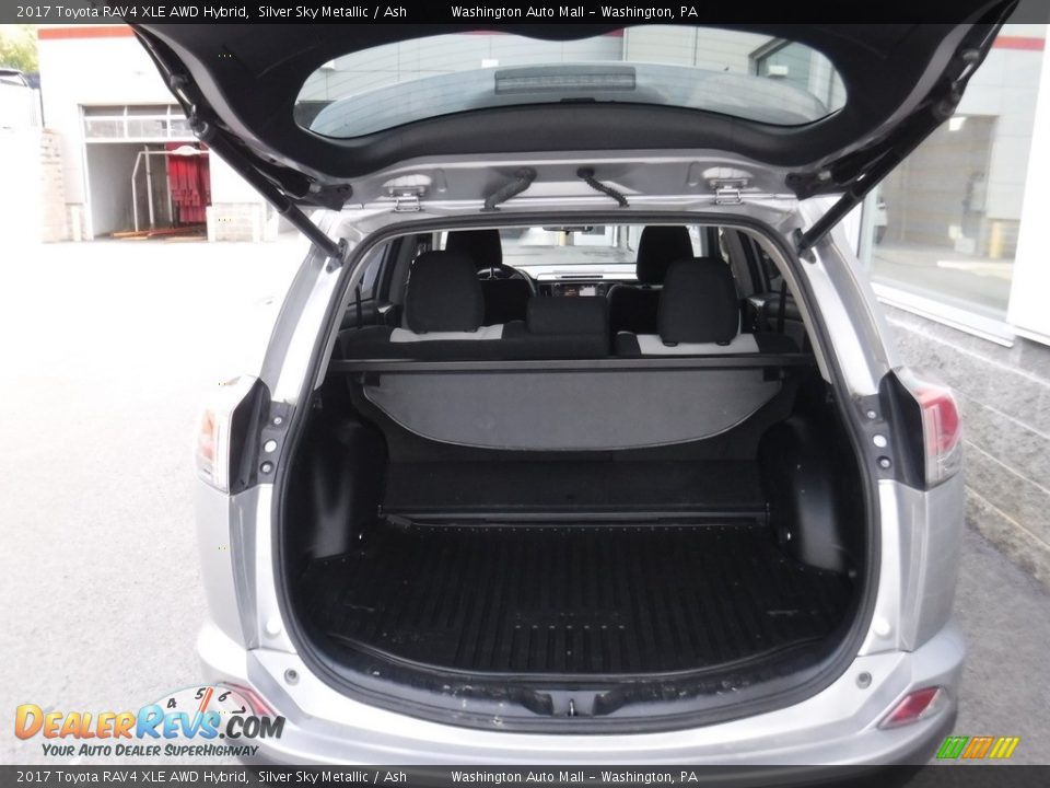 2017 Toyota RAV4 XLE AWD Hybrid Silver Sky Metallic / Ash Photo #26