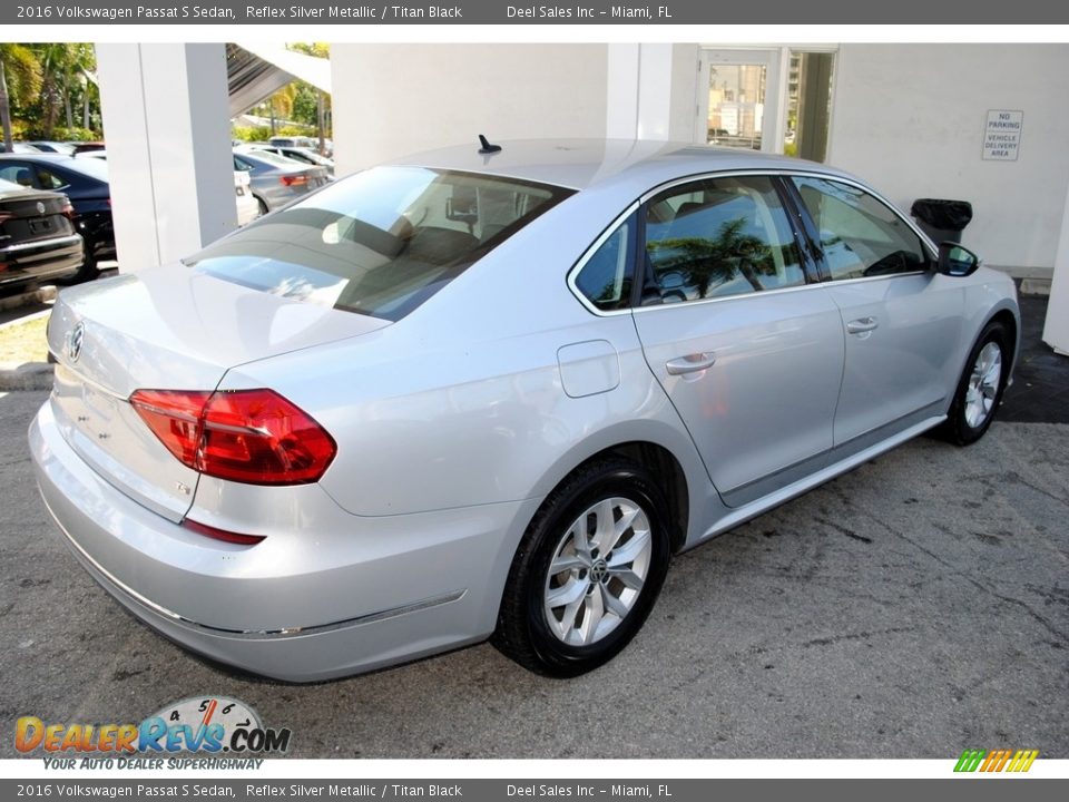 2016 Volkswagen Passat S Sedan Reflex Silver Metallic / Titan Black Photo #8