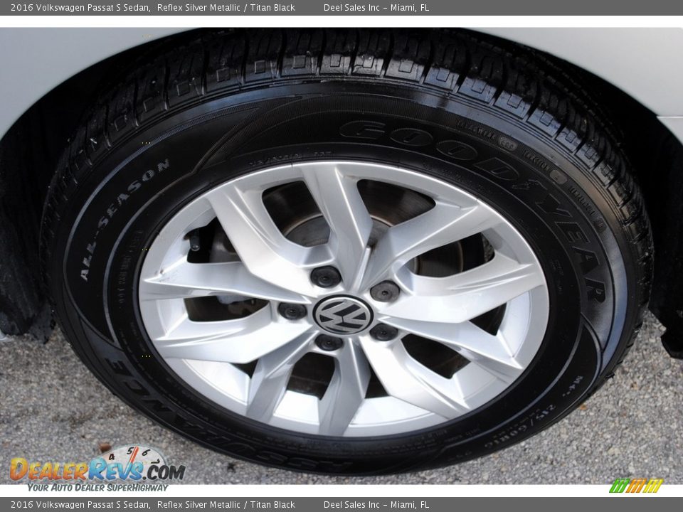 2016 Volkswagen Passat S Sedan Reflex Silver Metallic / Titan Black Photo #9