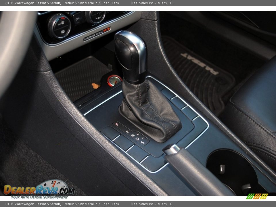 2016 Volkswagen Passat S Sedan Reflex Silver Metallic / Titan Black Photo #13