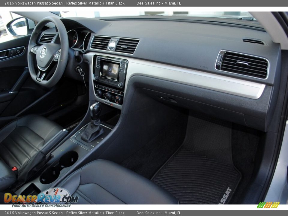 2016 Volkswagen Passat S Sedan Reflex Silver Metallic / Titan Black Photo #15
